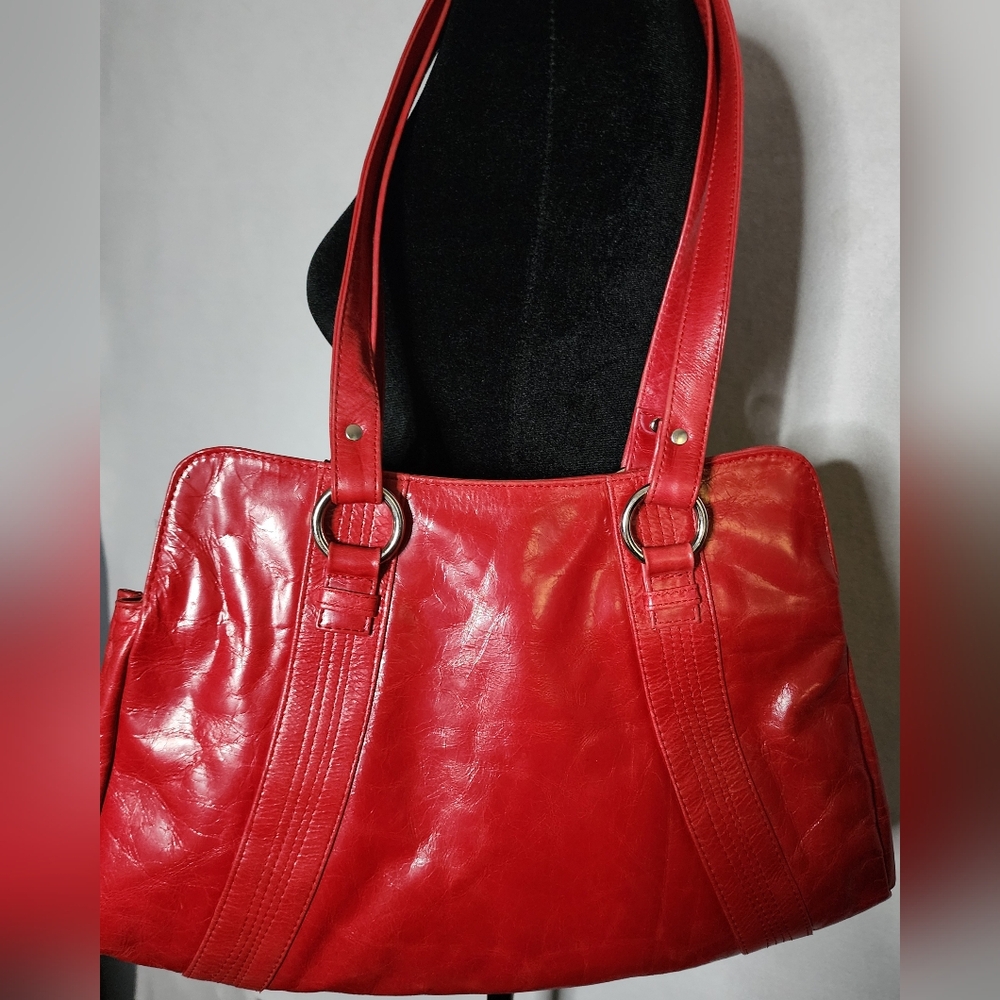 IRIS TYLER RED GENUINE LEATHER SHOULDER BAG
